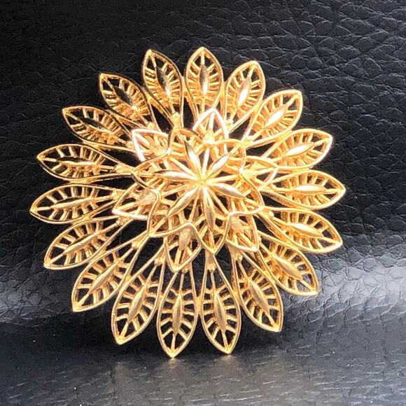 Monet Vintage Gold Tone Dome Brooch Layered Open Work Starburst Flower Pin MCM - Picture 2 of 11